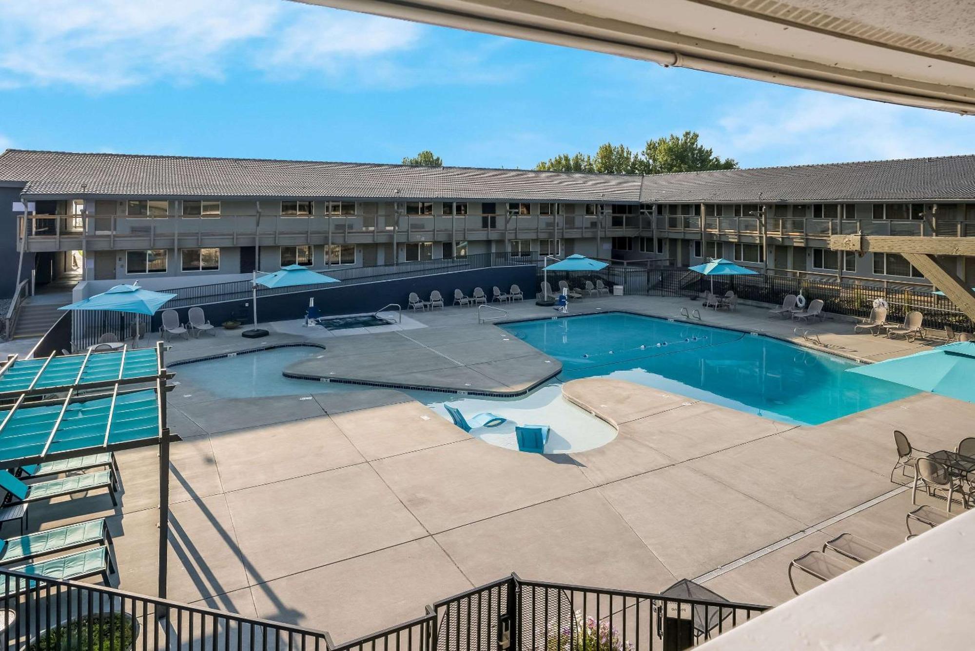Richland Riverfront Hotel And Conference Center, Ascend Hotel Collection Bagian luar foto