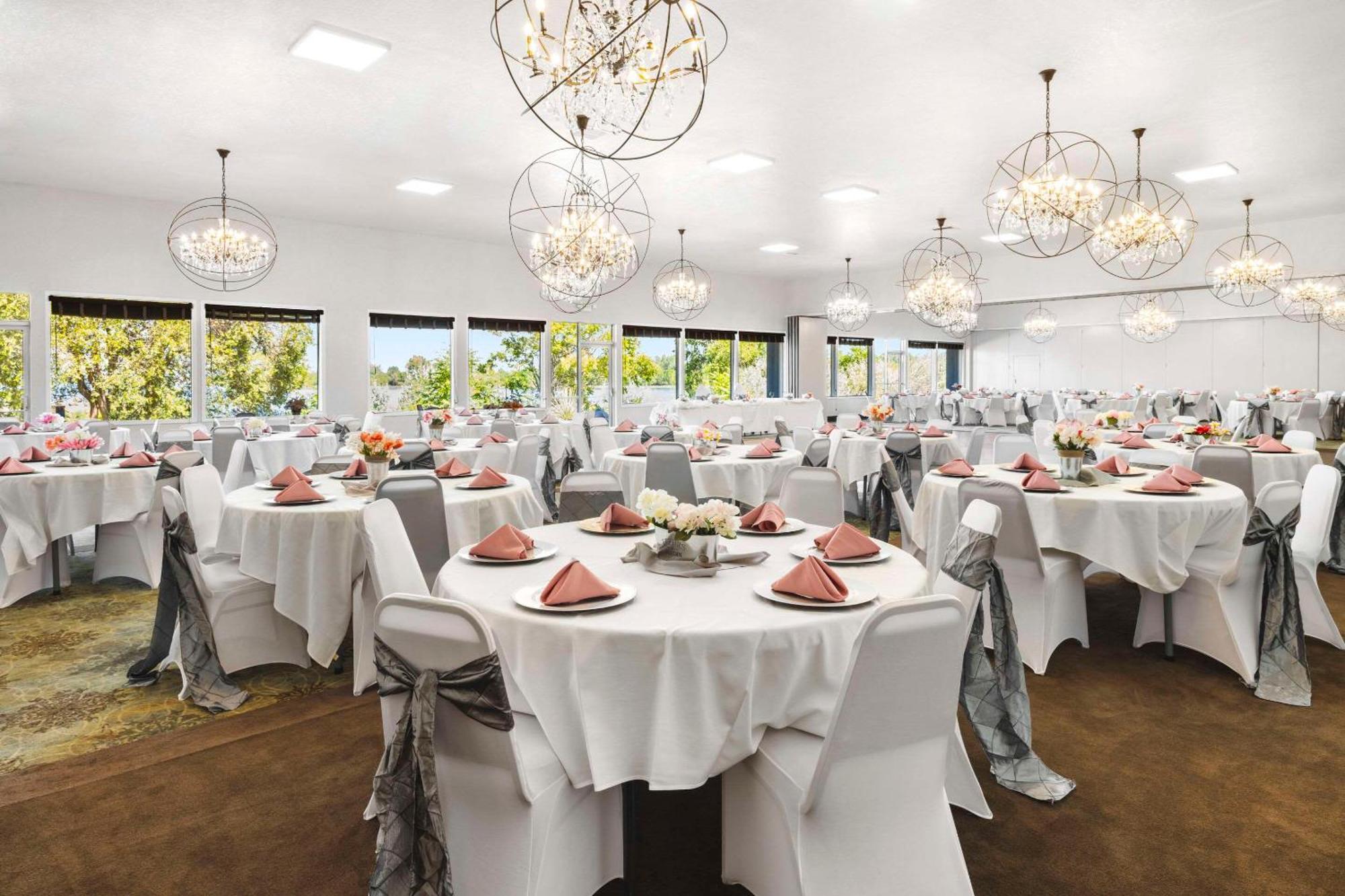Richland Riverfront Hotel And Conference Center, Ascend Hotel Collection Bagian luar foto